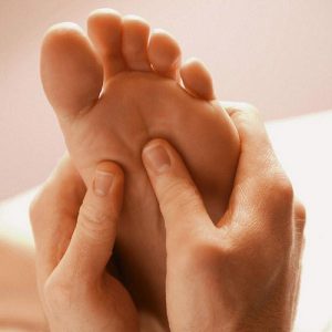 Self-massage-Do-in-the-massage-to-feet-per-stimulating-and-relax